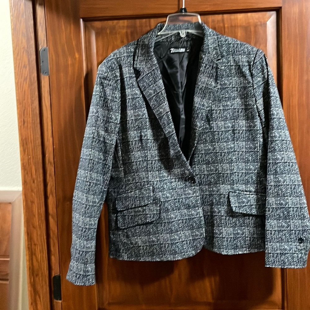 New York and Company laid blazer. Size 20